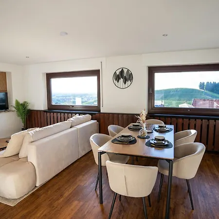 Апартаменты Kamo Panorama Schwarzwald - Privater Eingang & 2 Kostenlose Parkplaetze, Bis Zu 5 Personen